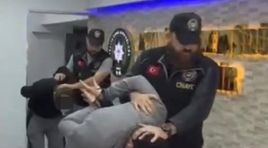 Ailesini katledip intihar süsü vermiş!