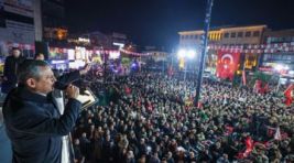 Özgür Özel,mücadeleyi büyüttükçe biz kazanacağız, kötülük kaybedecek.