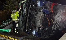 Adana’da yolcu otobüsü devrildi…