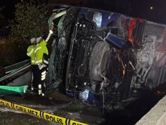 Adana’da yolcu otobüsü devrildi…