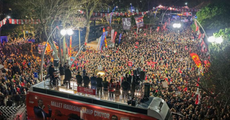 Özgür Özel“MİLLETİN EKMEĞİYLE OYNAYANLAR, BUNUN HESABINI SANDIKTA VERECEKLER”