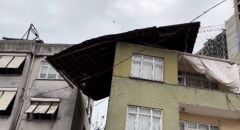İstanbul’da fırtına, Bazı binaların çatıları uçtu
