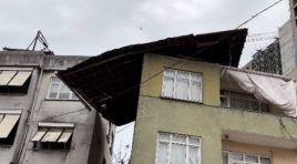 İstanbul’da fırtına, Bazı binaların çatıları uçtu