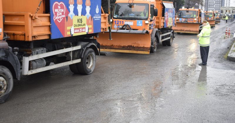 AKOM ALARMDA,kar yağışına karşı 11 bin personel ve 3 bin 492 araç ile sahada