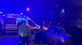 İstanbul’da otomobil elektrik direğine çarptı…