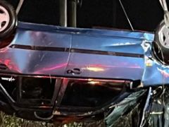 Kocaeli’de otomobil çaya düştü…