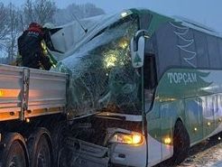 Tokat’ta yolcu otobüsü ile tır çarpıştı!