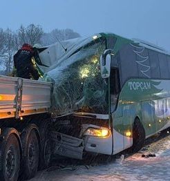 Tokat’ta yolcu otobüsü ile tır çarpıştı!