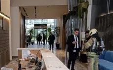 Zeytinburnu’nda bir sitenin danışma noktasına bırakılan kargo paketi patladı