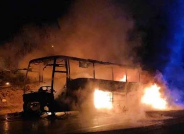 Adana’da otobüs alev alev yandı!