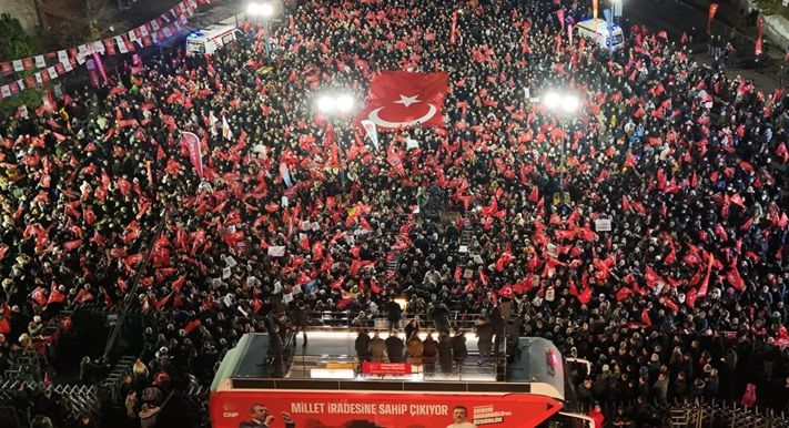 CHP lideri Özgür Özel’,Kimse kendini yalnız, güvencesiz ve bir başına hissetmeyecek