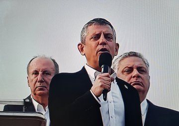 Özgür Özel,  Kimsenin karnı aç, sobası odunsuz, evi soğuk, evladı mutsuz olmayacak