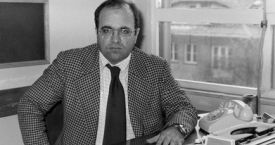 Uğur Mumcu, Evinin önünde ‘türkülerle’ anıldı