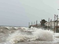 Ayvacık’ta kara ile deniz birleşti, sahil kesimi sular altında kaldı…
