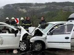 Burdur’da iki otomobil çarpıştı!