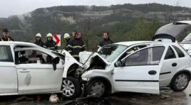 Burdur’da iki otomobil çarpıştı!