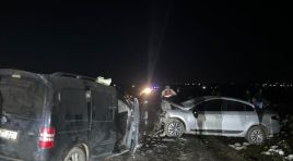 Diyarbakır’da iki otomobil kafa kafaya çarpıştı…