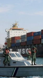 Devrim Muhafızları, ABD Ordusu ile bağlantılı olduğundan şüphelenilen bir gemiye el koydu!