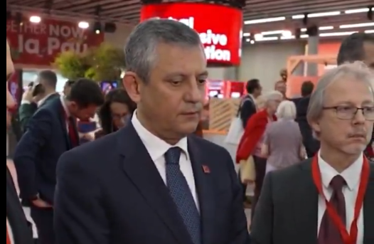 CHP lideri Özgür Özel’, Atatürk’ün kurduğu ülkede, monarşiyi övmek hadsizliktir