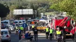 İzmir’de freni boşalan tır karşı şeride geçti 3 kişi yaşamını yitirdi…