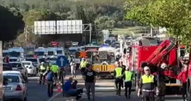 İzmir’de freni boşalan tır karşı şeride geçti 3 kişi yaşamını yitirdi…