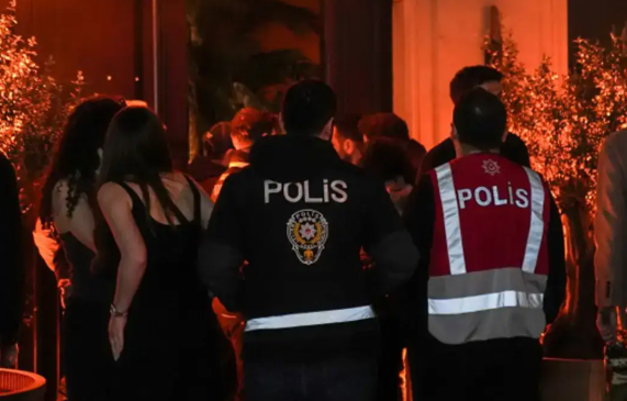 Kadıköy’de eğlence mekanlarına operasyon…