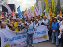 KESK ve Eğitim-Sen ‘yaşam nöbeti’ kapsamında MEB’e yürüdü…