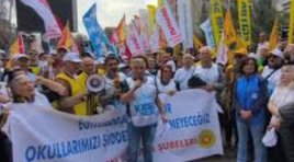 KESK ve Eğitim-Sen ‘yaşam nöbeti’ kapsamında MEB’e yürüdü…