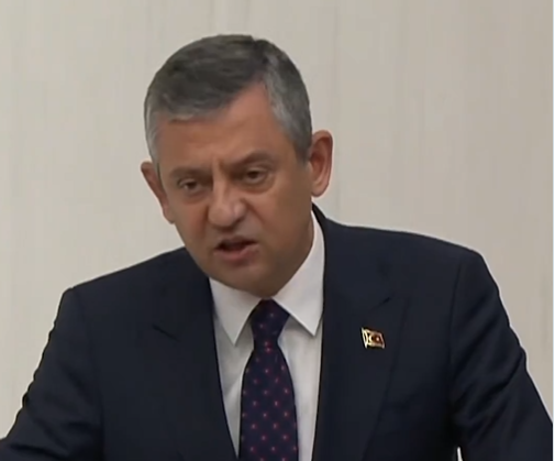 CHP lideri Özgür Özel,Biz devleti kuran partiyiz, bir avuç darbeciye teslim olmayız”