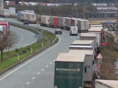 TIR şoförleri, “Mazot, vergi ve cezalar bizde; ayakta kalamıyoruz”