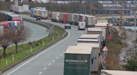 TIR şoförleri, “Mazot, vergi ve cezalar bizde; ayakta kalamıyoruz”