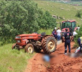 Afyon’da baba – oğul traktörün altında kaldı