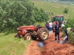 Afyon’da baba – oğul traktörün altında kaldı