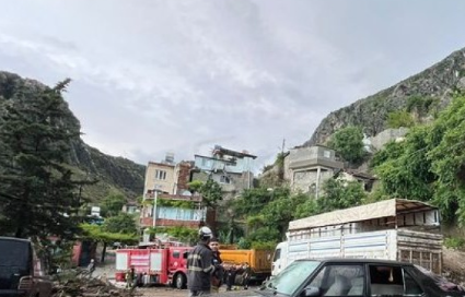 Hatay’da selden tek katlı ev çöktü…