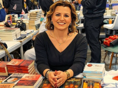 Bayram ziyaretinde yazar Ayten Öztürk, yeğeninin bıçaklı saldırısına uğradı…