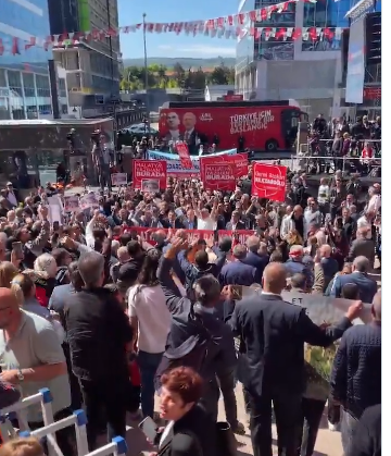 CHP genel merkezine Kılıçdaroğlu posteri asıldı: ‘Şimdi arınma zamanı’