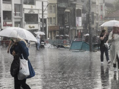 AKOM’DAN UYARI ,PERŞEMBE GÜNÜ ŞEMSİYELERİNİZİ UNUTMAYIN