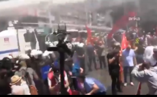 İzmir’ Cumhuriyet Meydanı ablukaya alındı: TOMA’lı, biber gazlı müdahale başladı!