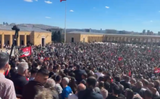Özgür Özel, on binlerce kişiyle beraber Anıtkabir’de