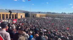 Özgür Özel, on binlerce kişiyle beraber Anıtkabir’de