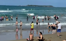 Dalga ve Rüzgar Uyarısı, iki ilçe’de Denize Girmek Tehlikeli ve Yasak!