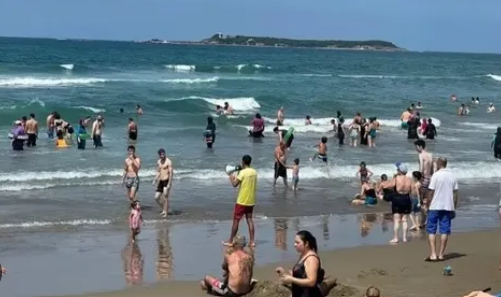 Dalga ve Rüzgar Uyarısı, iki ilçe’de Denize Girmek Tehlikeli ve Yasak!