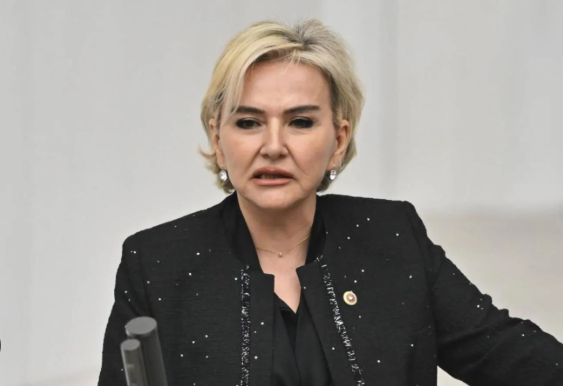 CHP’den istifa eden, İstanbul Milletvekili Nimet Özdemir, AKP’ye katıldı