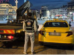 ABD’li turistten kısa mesafe yolculukta fazla ücret alan taksici tutuklandı