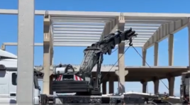 Diyarbakır’da beton blok, işçilerin üzerine düştü