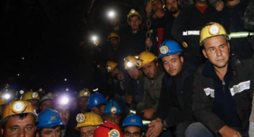 Madenciler yer altında açlık grevine başladı