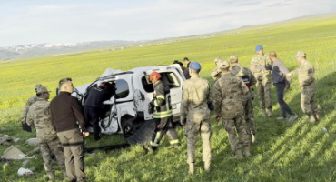 Erzurum’da takla atan hafif ticari araçta bulunan 3 kişi yaşamını yitirdi
