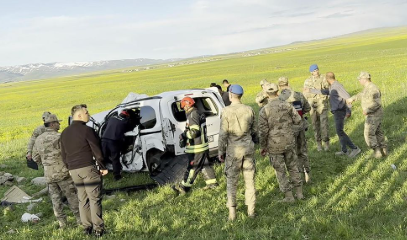Erzurum’da takla atan hafif ticari araçta bulunan 3 kişi yaşamını yitirdi