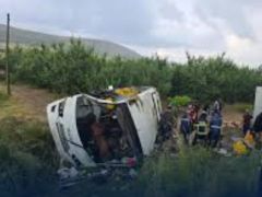 Isparta’da gezi tur otobüsü devrildi