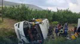 Isparta’da gezi tur otobüsü devrildi